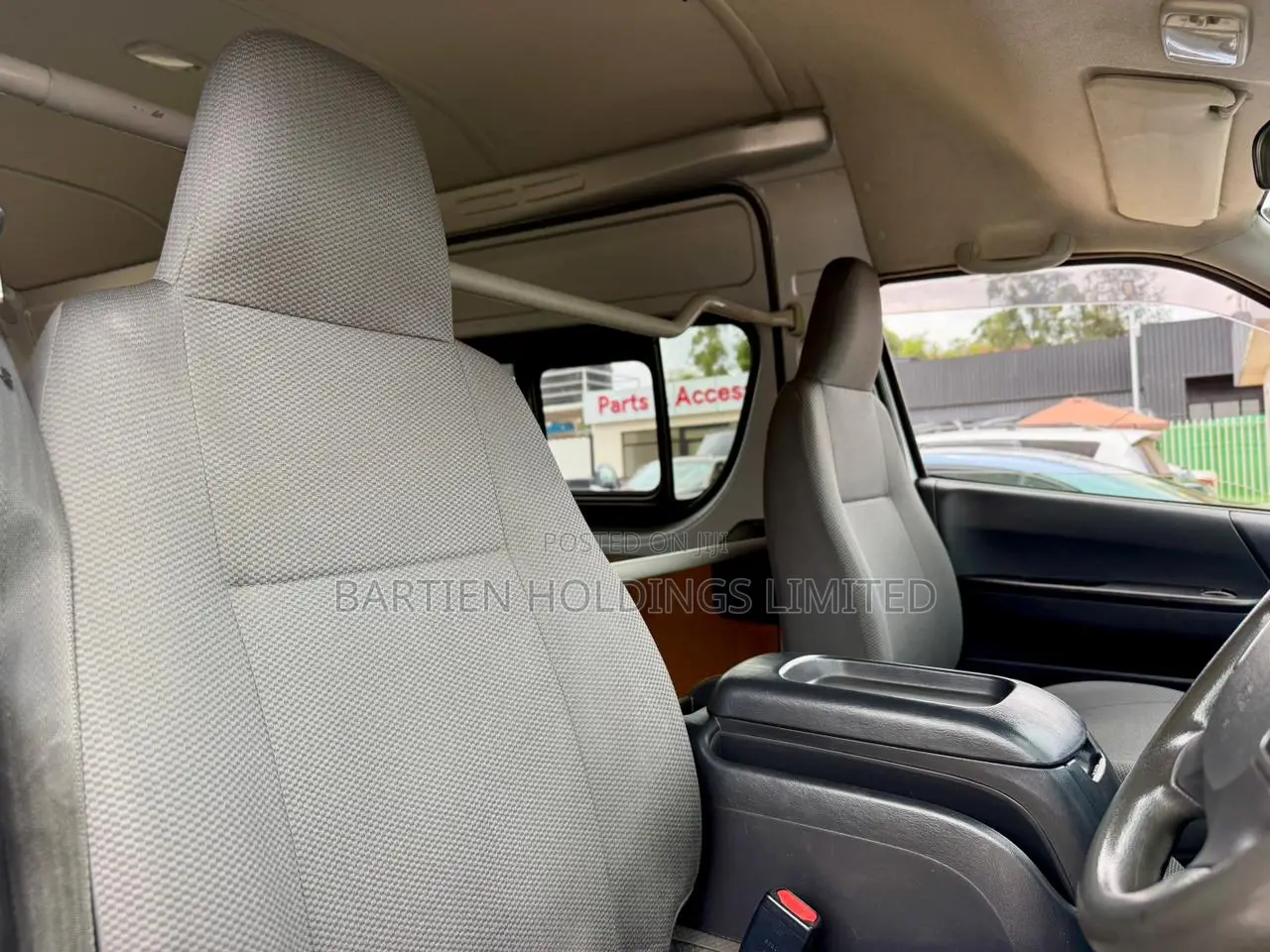 Toyota HiAce 2018 Silver