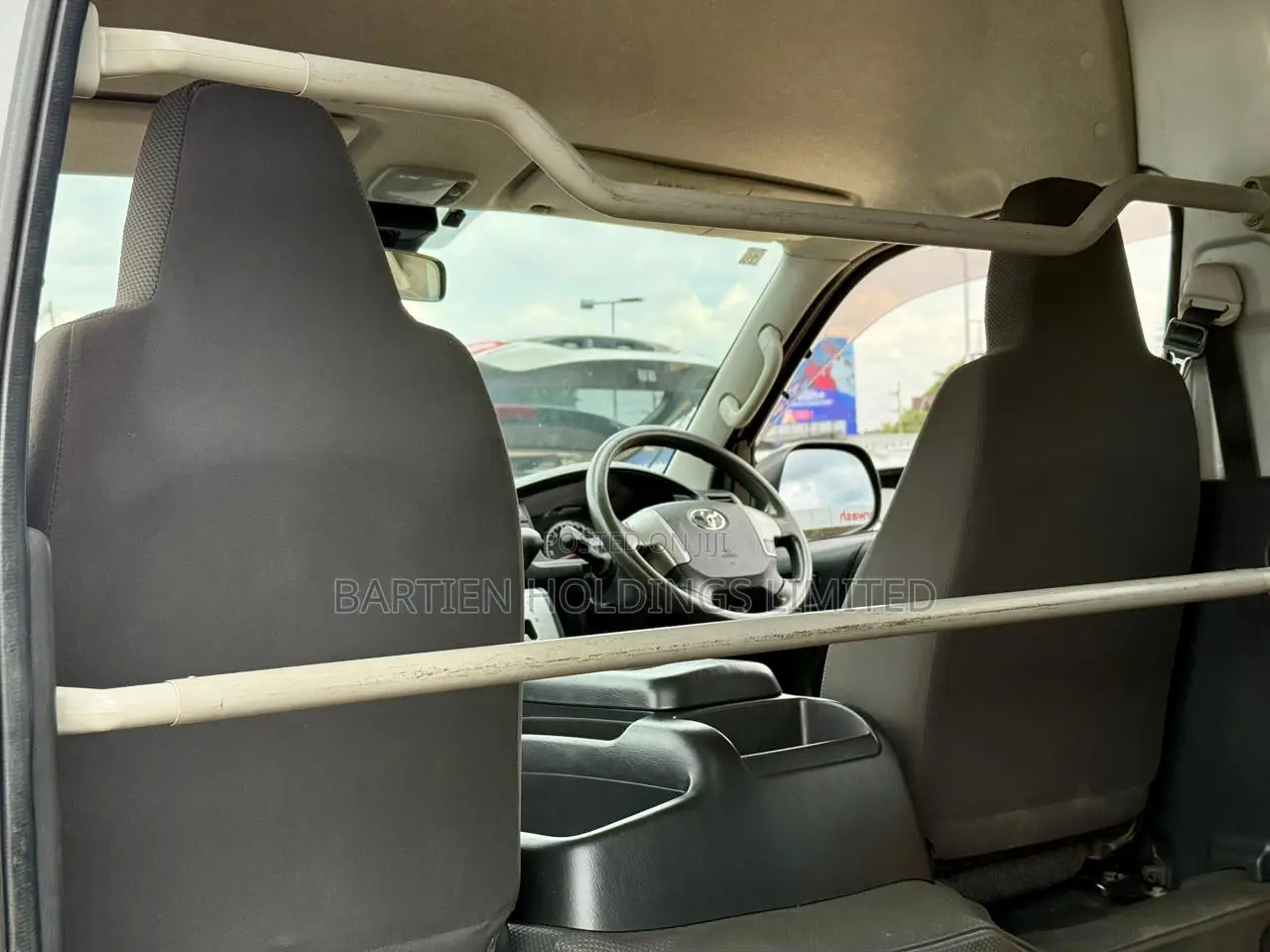 Toyota HiAce 2018 Silver