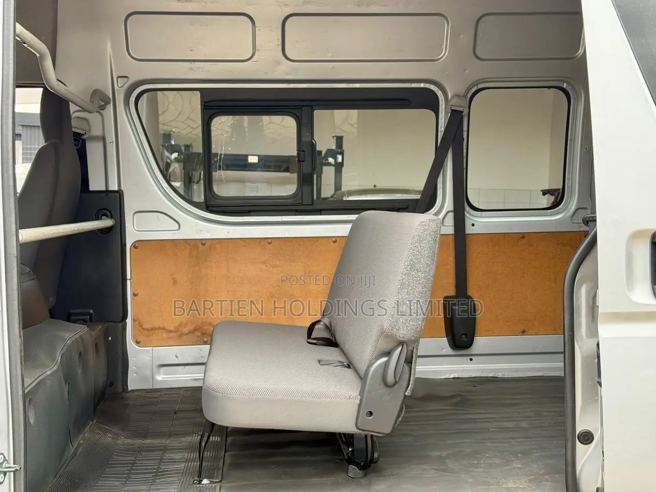 Toyota HiAce 2018 Silver