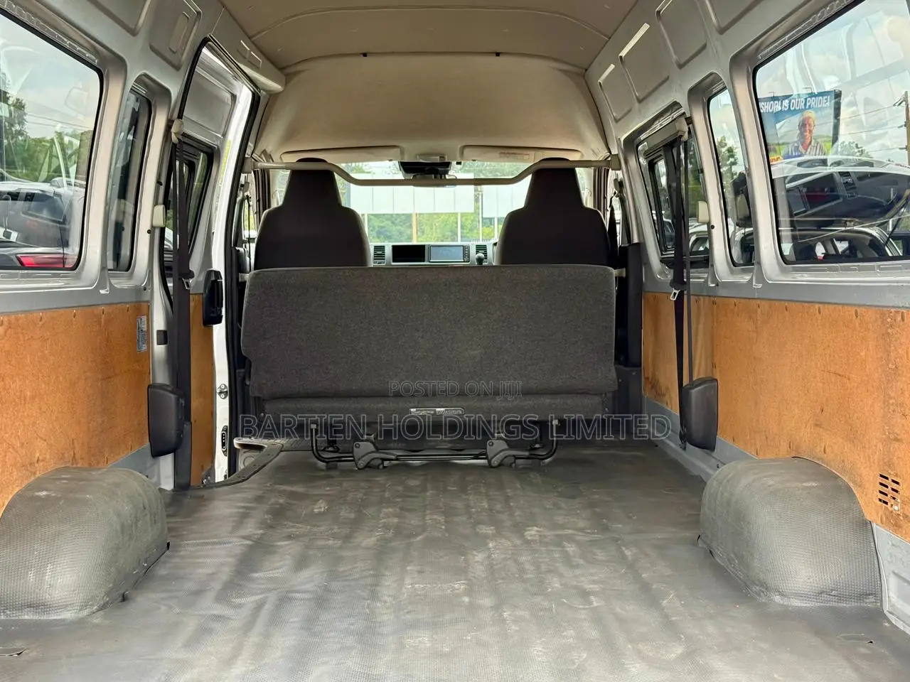 Toyota HiAce 2018 Silver
