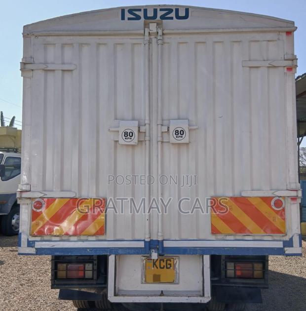 2015 Isuzu NPR - thumbnail 10