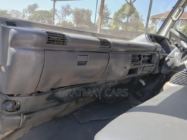 2015 Isuzu NPR - thumbnail 6