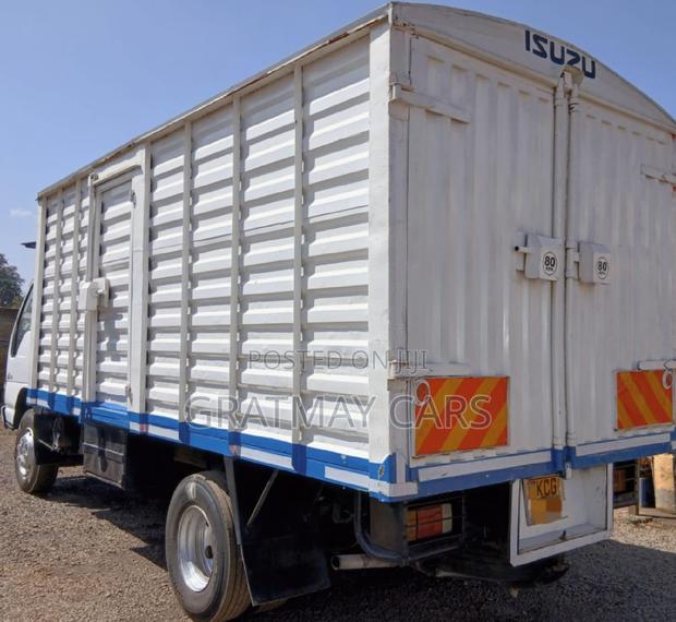 2015 Isuzu NPR - thumbnail 2