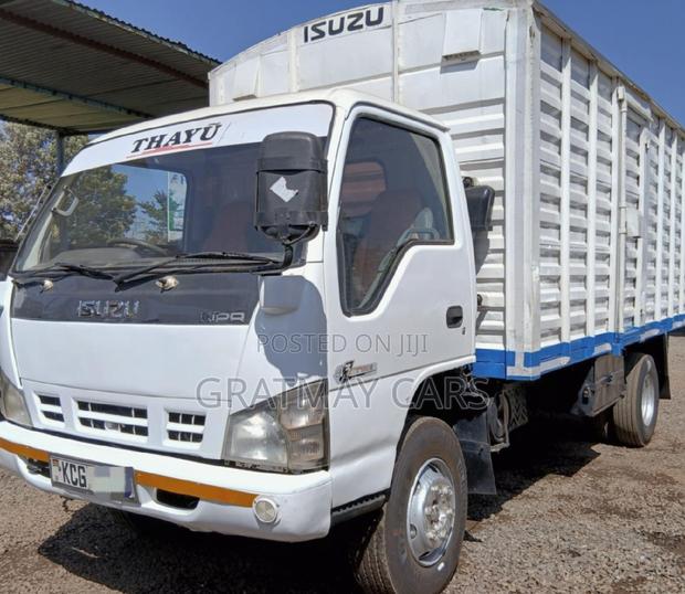 2015 Isuzu NPR - main view
