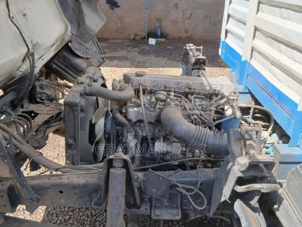 2015 Isuzu NPR - thumbnail 8