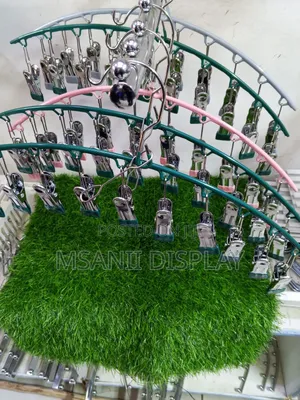 Curved Clipping Hanger