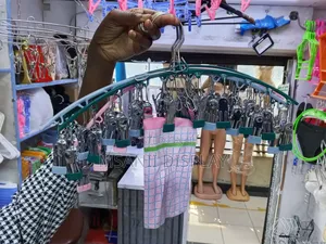 Curved Clipping Hanger