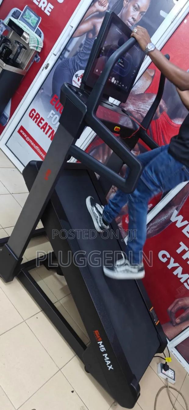 *Polaris Marathon Treadmill