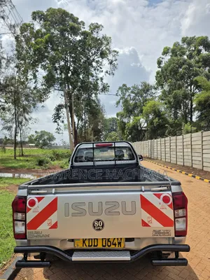 Isuzu D-MAX 2022 Silver
