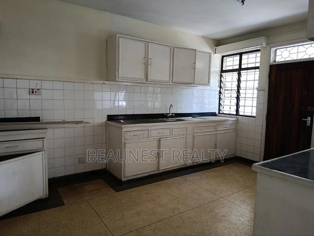 3 Bedroom Duplex Office - thumbnail 5