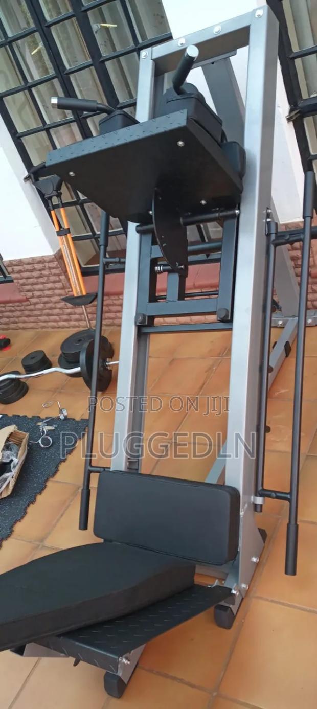Body Solid Leg Press With a Hack Squat Machine - thumbnail 3