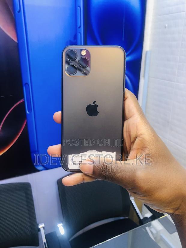 Apple iPhone 11 Pro 256 GB Black - main view