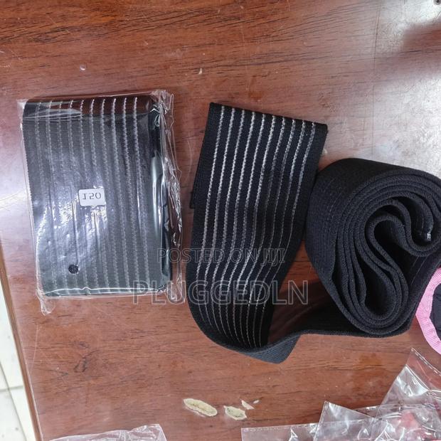Knee Strap
Deadlift Straps.*