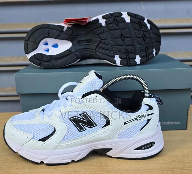 New Balance 530 Black and White - main view