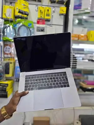 Laptop Apple MacBook Pro 2019 16GB Intel Core i7 SSD 256GB