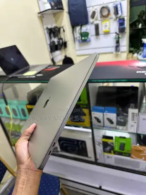 Laptop Apple MacBook Pro 2019 16GB Intel Core i7 SSD 256GB