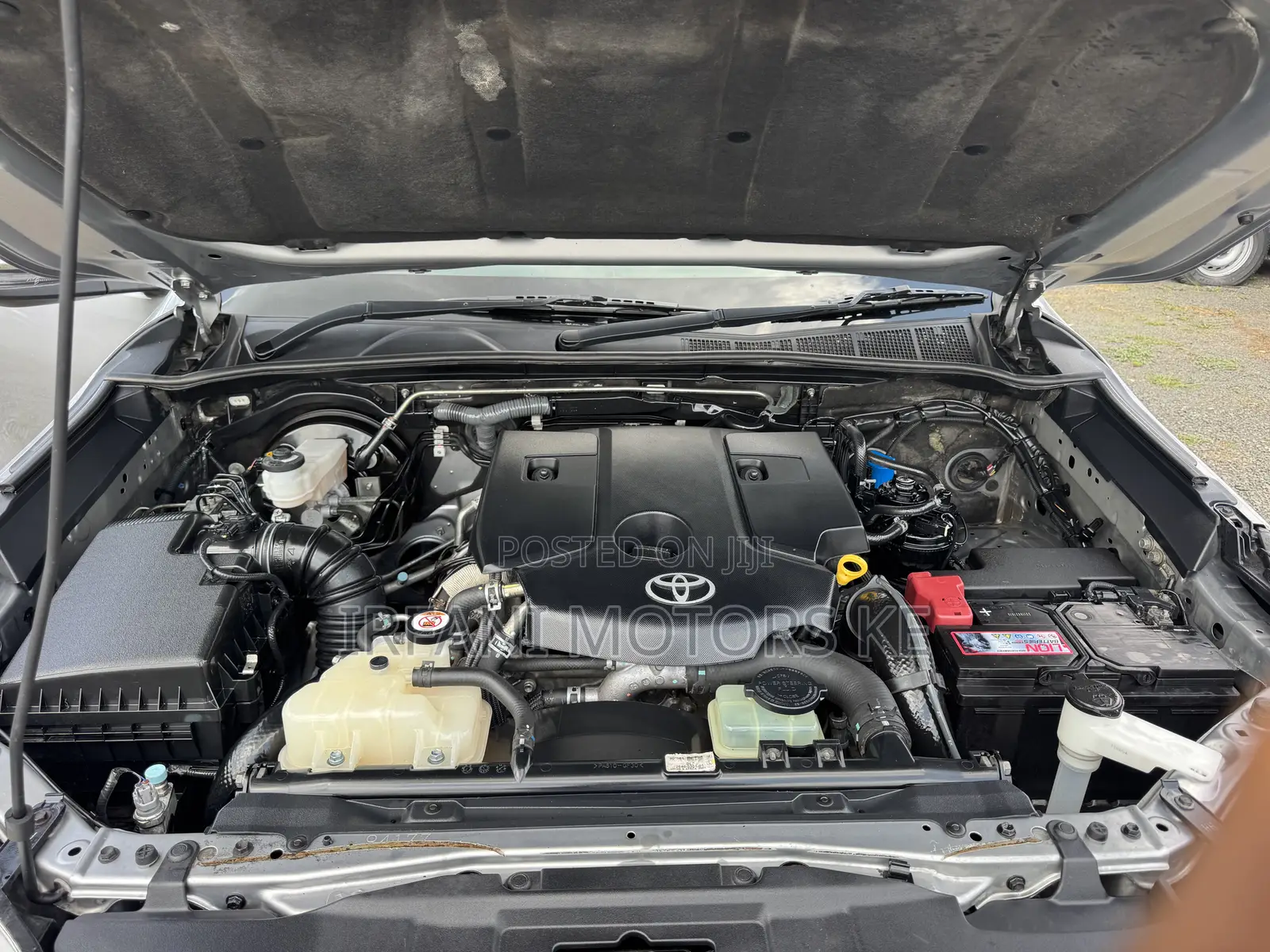 Toyota Hilux Revo Double Cab Deisel 2.4 AWD 2019 Silver
