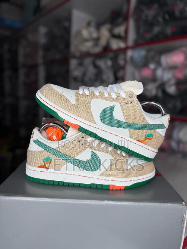 Jordan 1 Low Cut Sb Dunks Jaritos and Black Paa