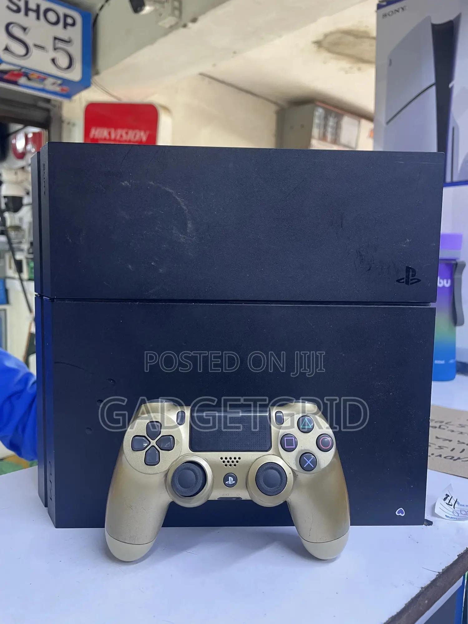 Play Station 4 Standard,8 Games + 1 Controller