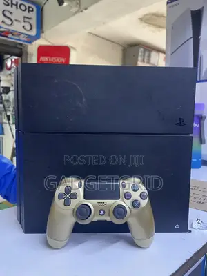 Play Station 4 Standard,8 Games + 1 Controller