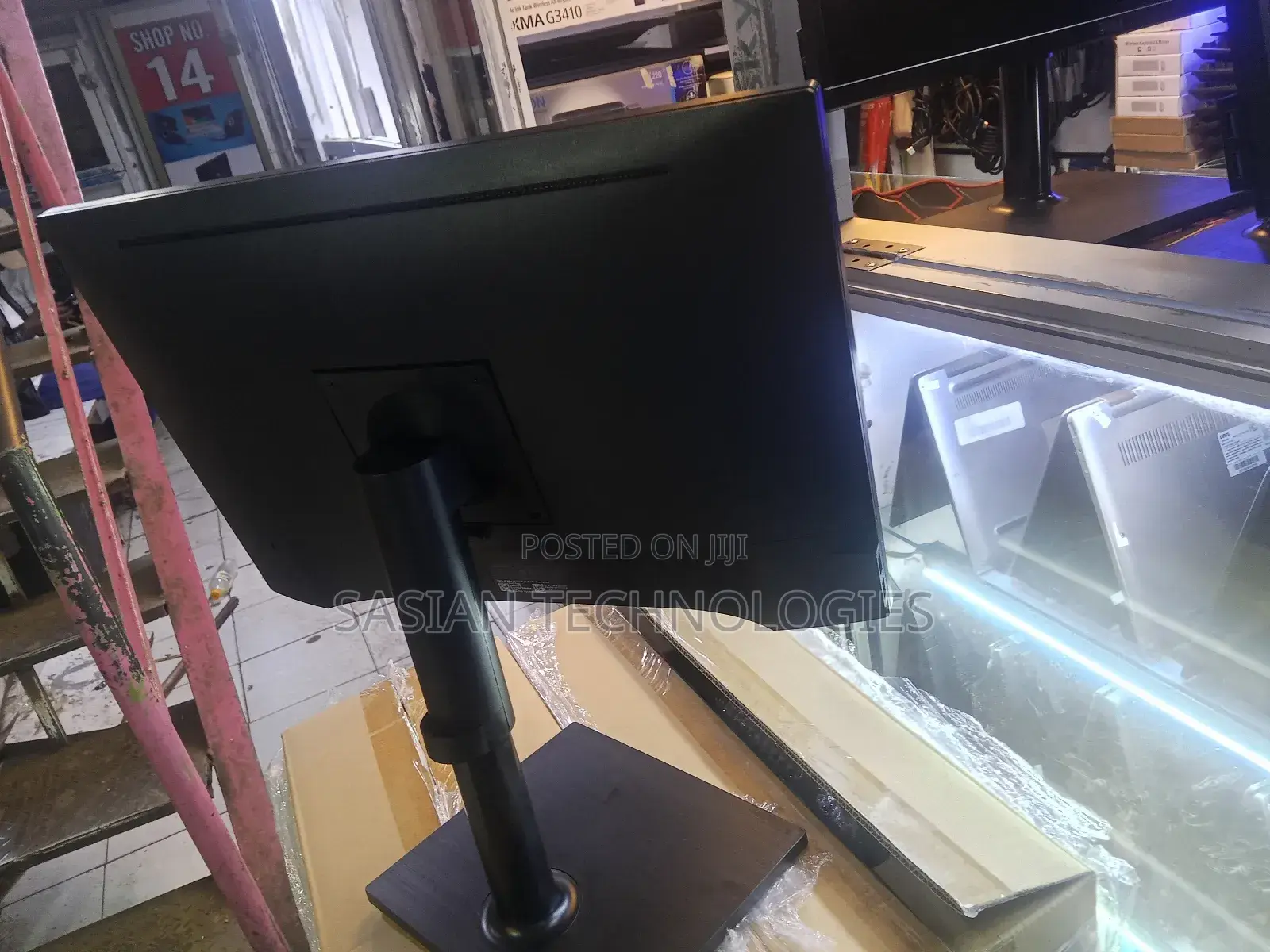 22 Inches Dell Monitor With Hdmi , Display and Vga Port Available
