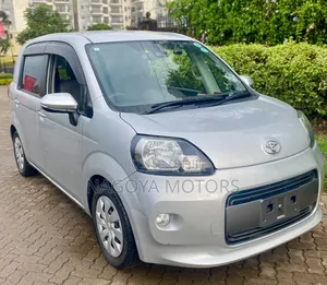 Toyota Porte 2018 Silver