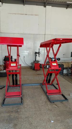 Heavy Duttycar Scissor Lift Machine 4tonne Capacity. - main view