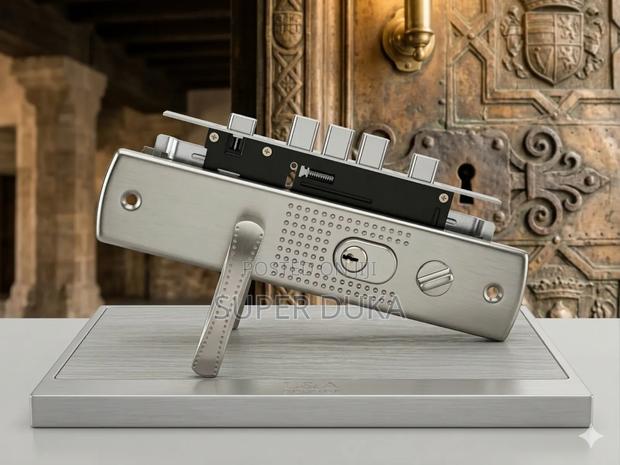 Heavy Duty 4pin Modern Door Handle Lock Set. - main view