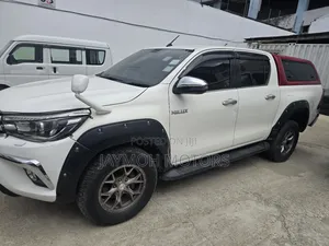 Toyota Hilux 2018 White