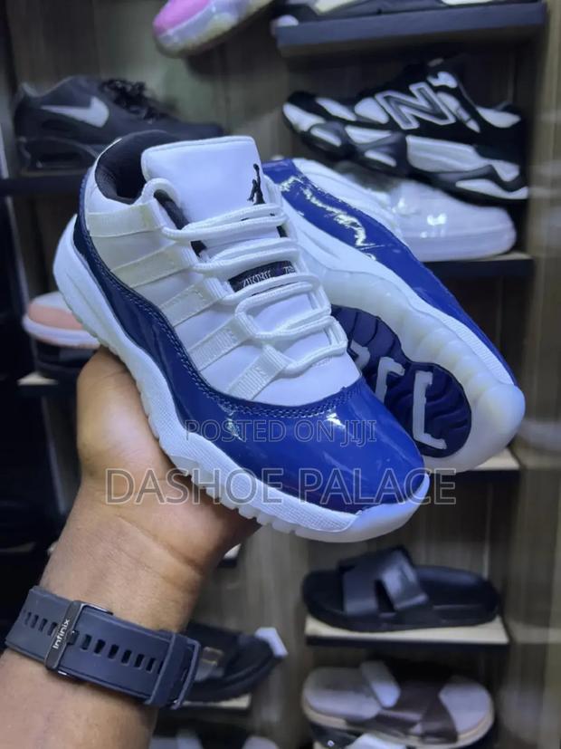 J11 Blue White, Low Cut - main view