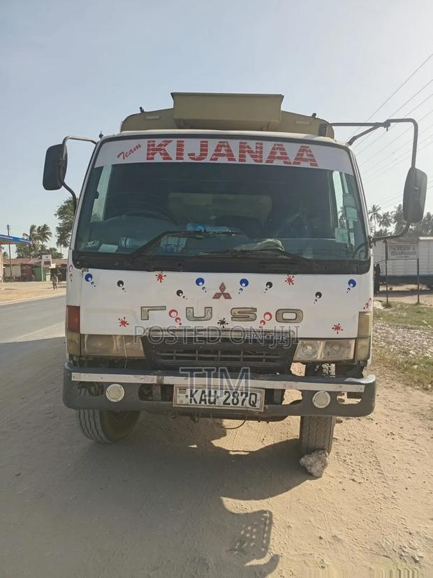 Fuso Tipper and Open Body - thumbnail 4