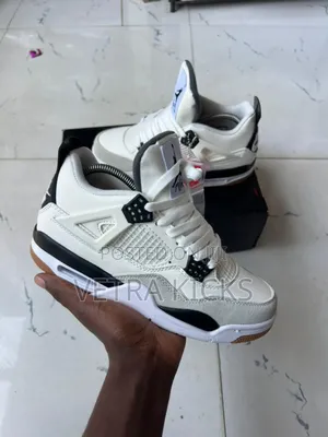 Nike Air Jordan 4 Pine Black.
