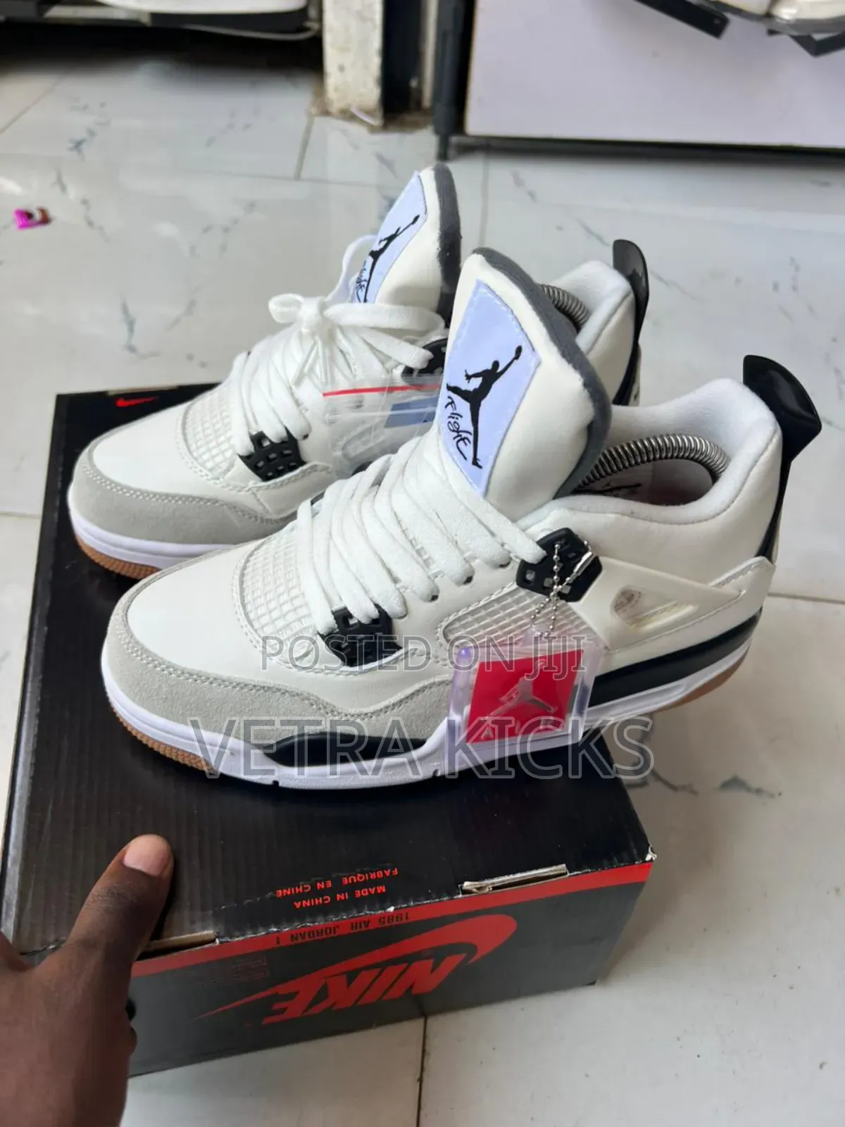 Nike Air Jordan 4 Pine Black.