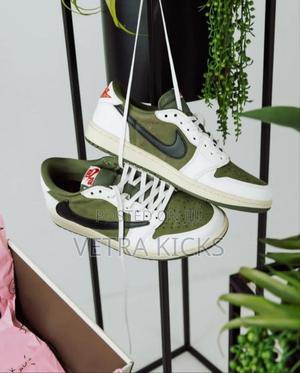Air Jordan 1 Low X Travis Scott - thumbnail 2