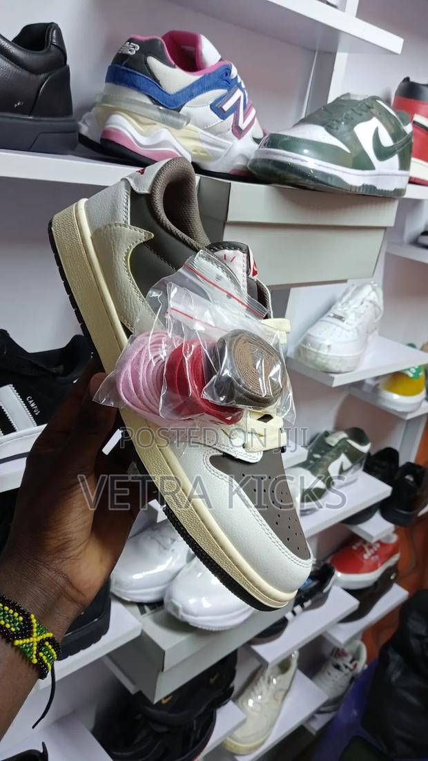 Air Jordan 1 Low X Travis Scott - thumbnail 3