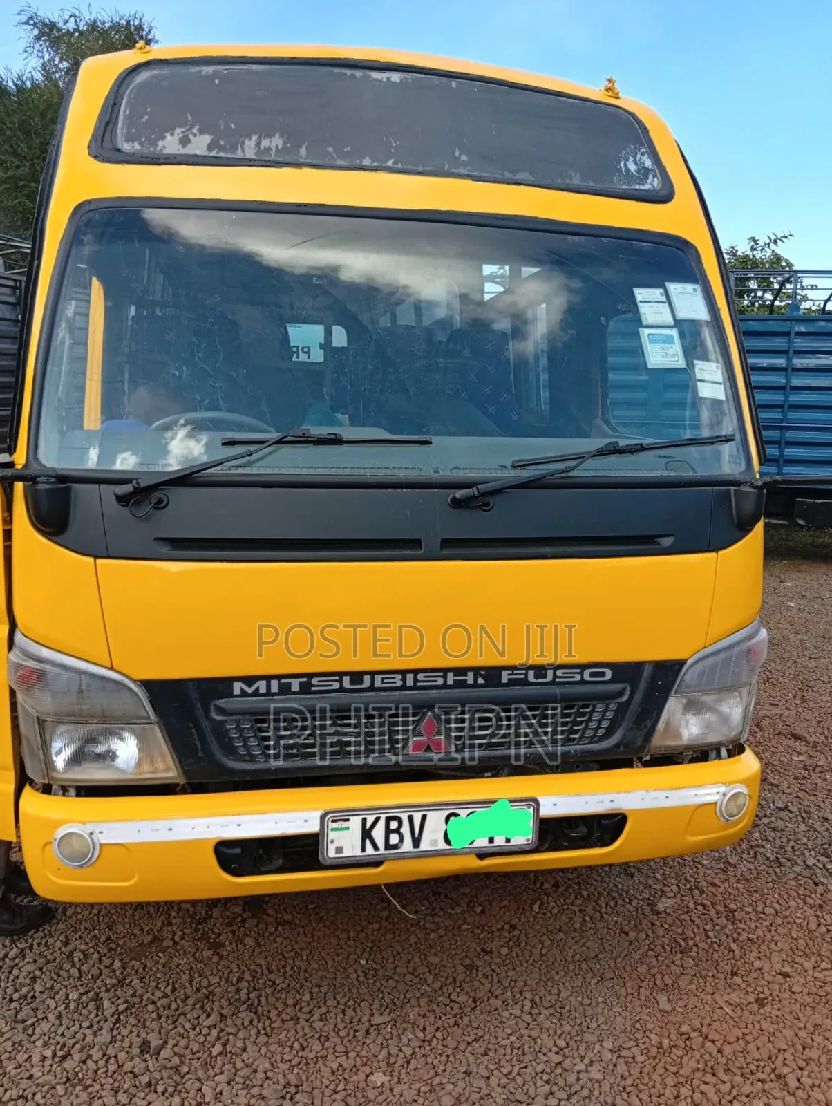 Mitsubishi Fuso Canter 2013 Yellow