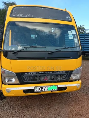 Mitsubishi Fuso Canter 2013 Yellow