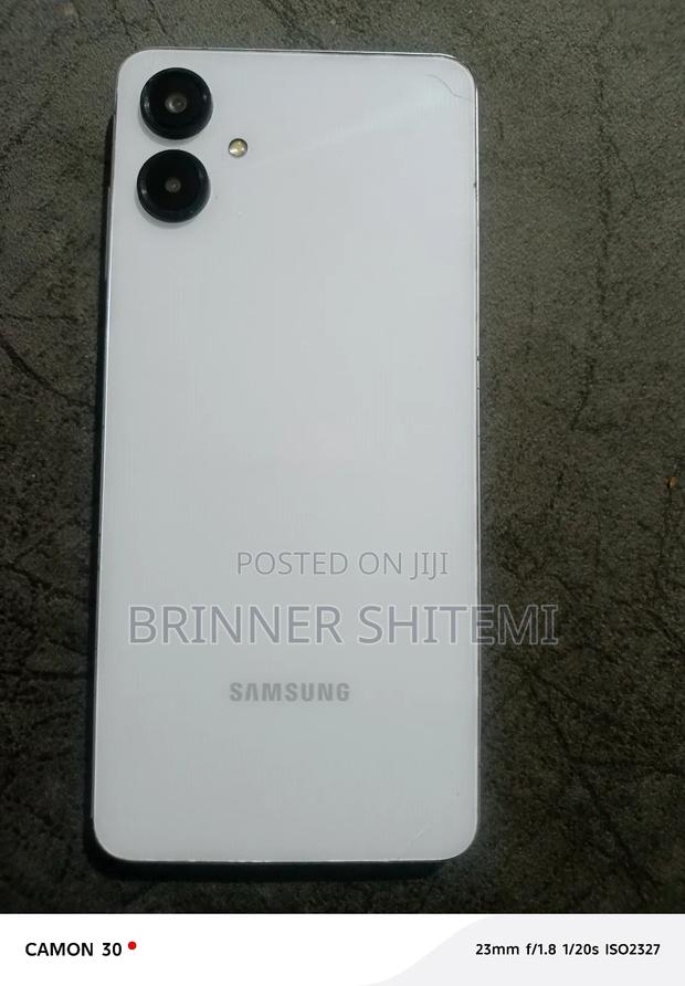 Samsung Galaxy A06 128 GB Silver - thumbnail 2