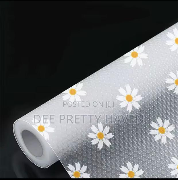 Daisy Pattern Kitchen Drawer Liners - main view