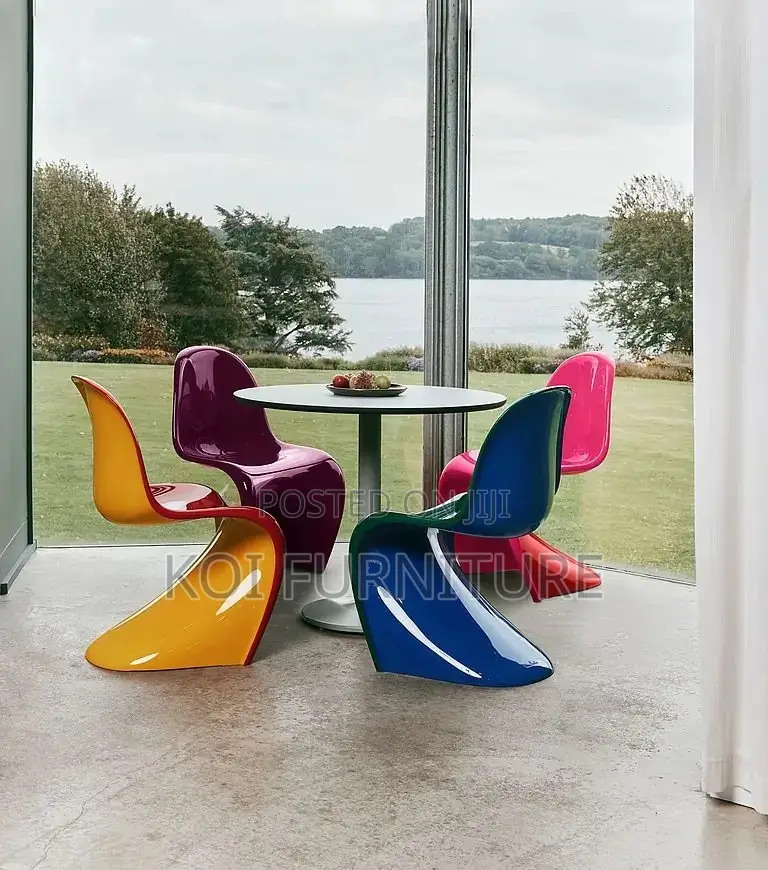 Dining Chairs; Verner Plastic Pantone Dining Chair