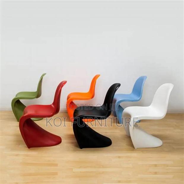 Dining Chairs; Verner Plastic Pantone Dining Chair - thumbnail 3