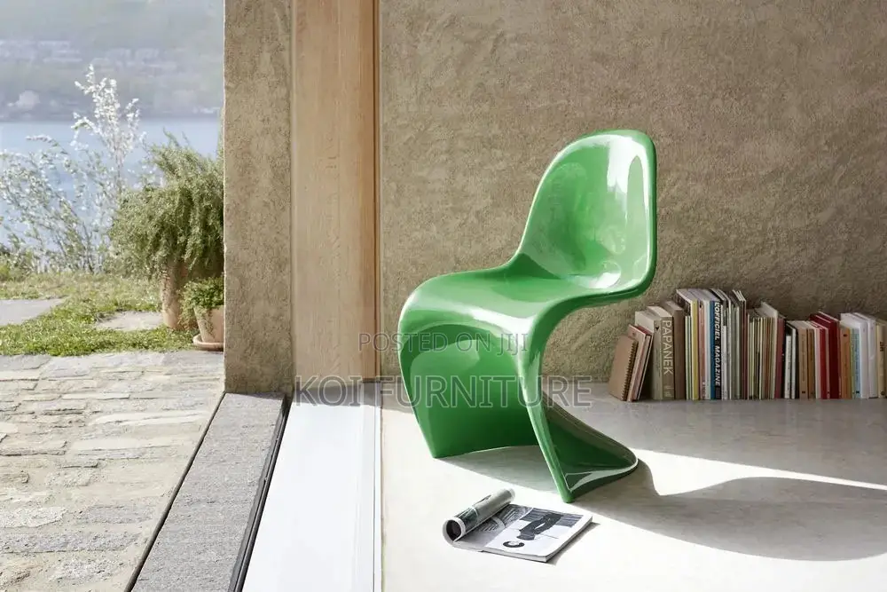 Dining Chairs; Verner Plastic Pantone Dining Chair