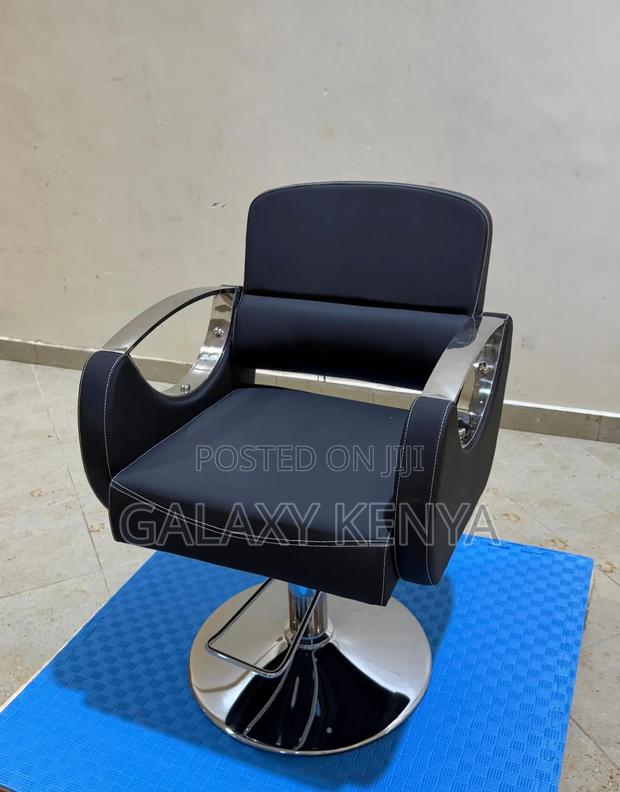 Salon/Barber Seat/Chair - main view