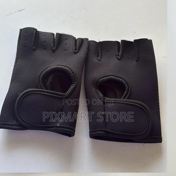Large Black Protective Gloves – Durable Comfort Fit - main view