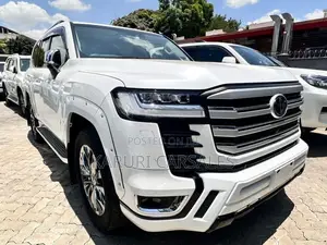 Toyota Land Cruiser LC300 2022 White