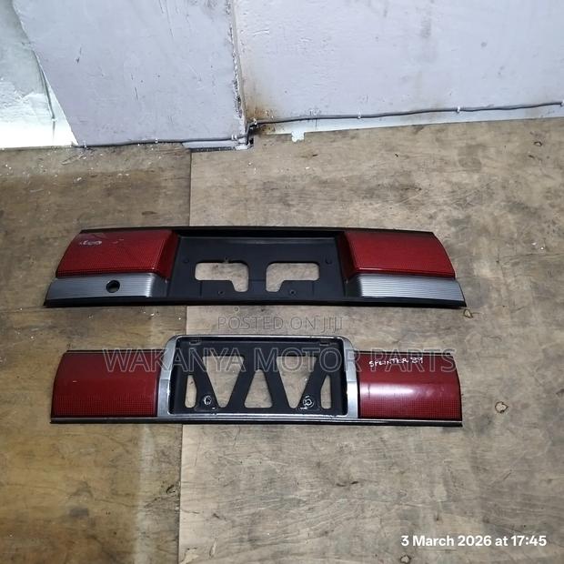 Toyota Corolla E90/E91 Rear Reflector. Ex Japan Motor Vehicle Parts