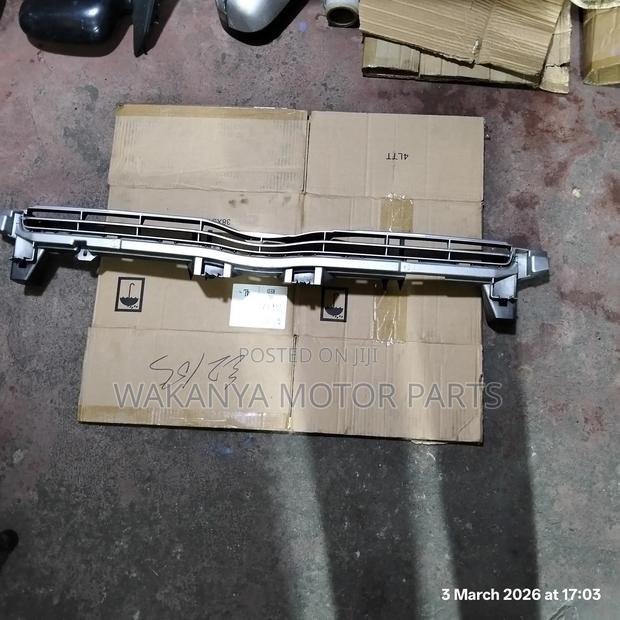 Toyota Voxy Model 2008/2009 Grille. Clean Ex Japan Motor Part
