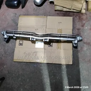 Toyota Voxy Model 2008/2009 Grille. Clean Ex Japan Motor Part