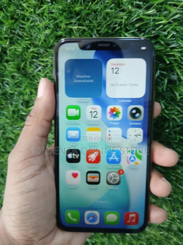 Apple iPhone 11 Pro 256 GB Gold - main view