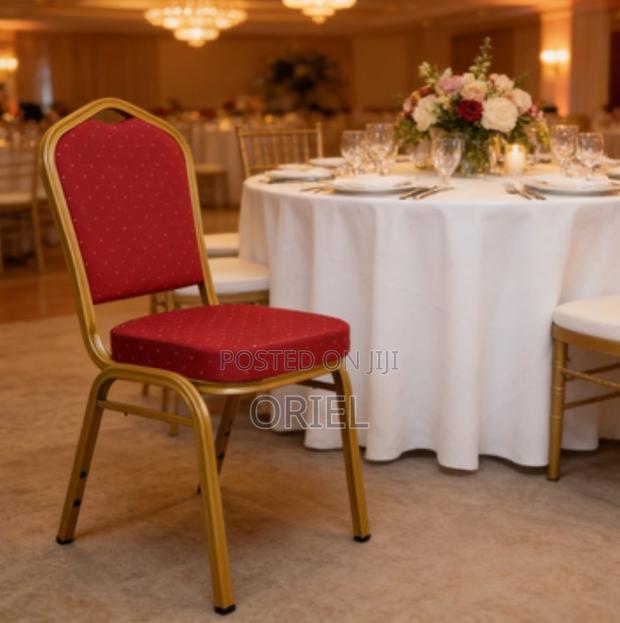 Conference Chair: Comfort Hub Stackable Banquet Chair